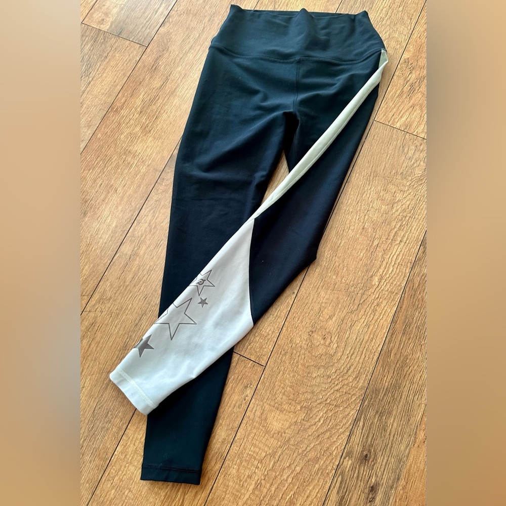 Peloton leggings - black, grey, white colorblock with star decals, size womens M